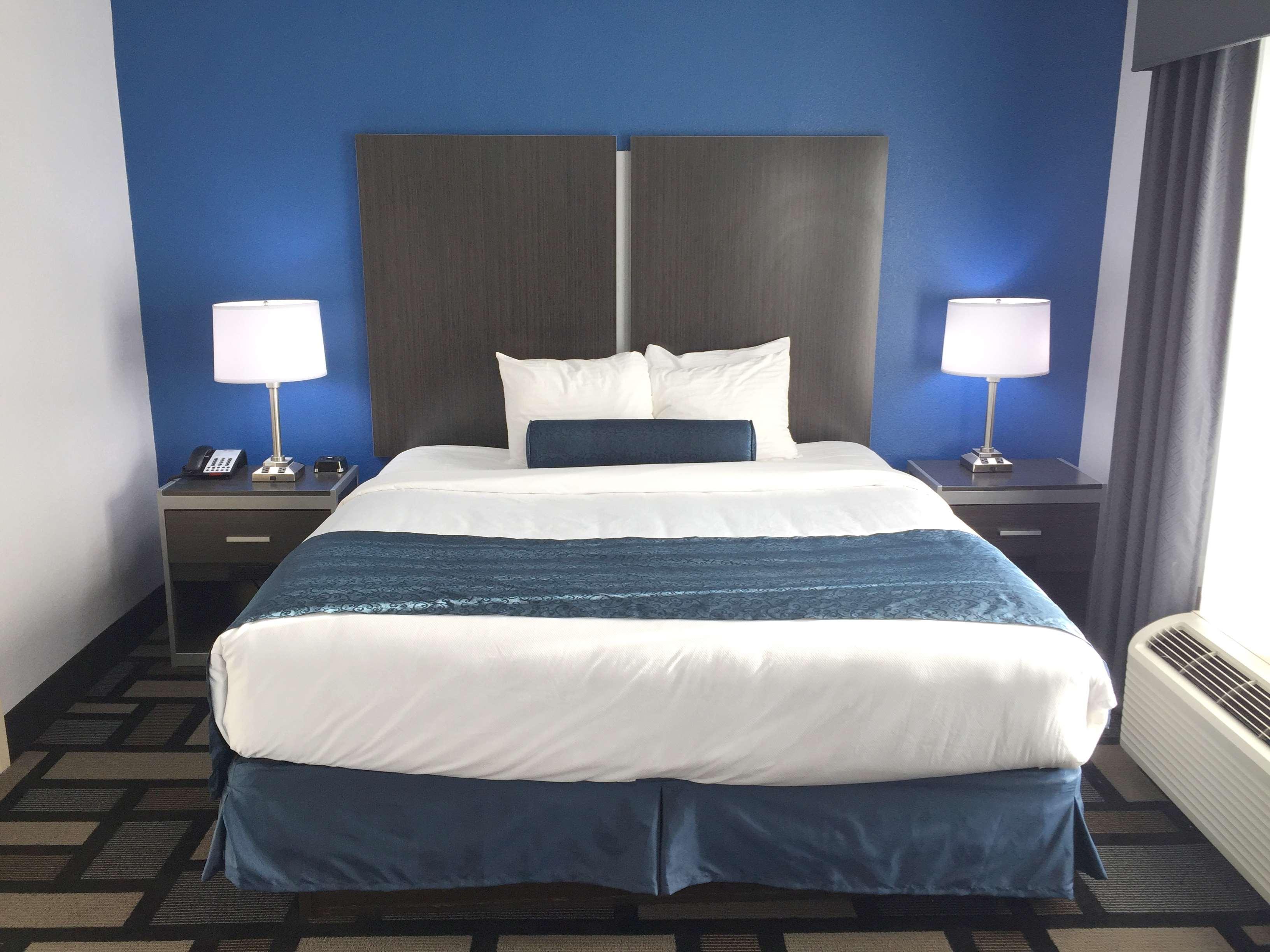 Best Western Plus Birmingham Inn & Suites Bagian luar foto