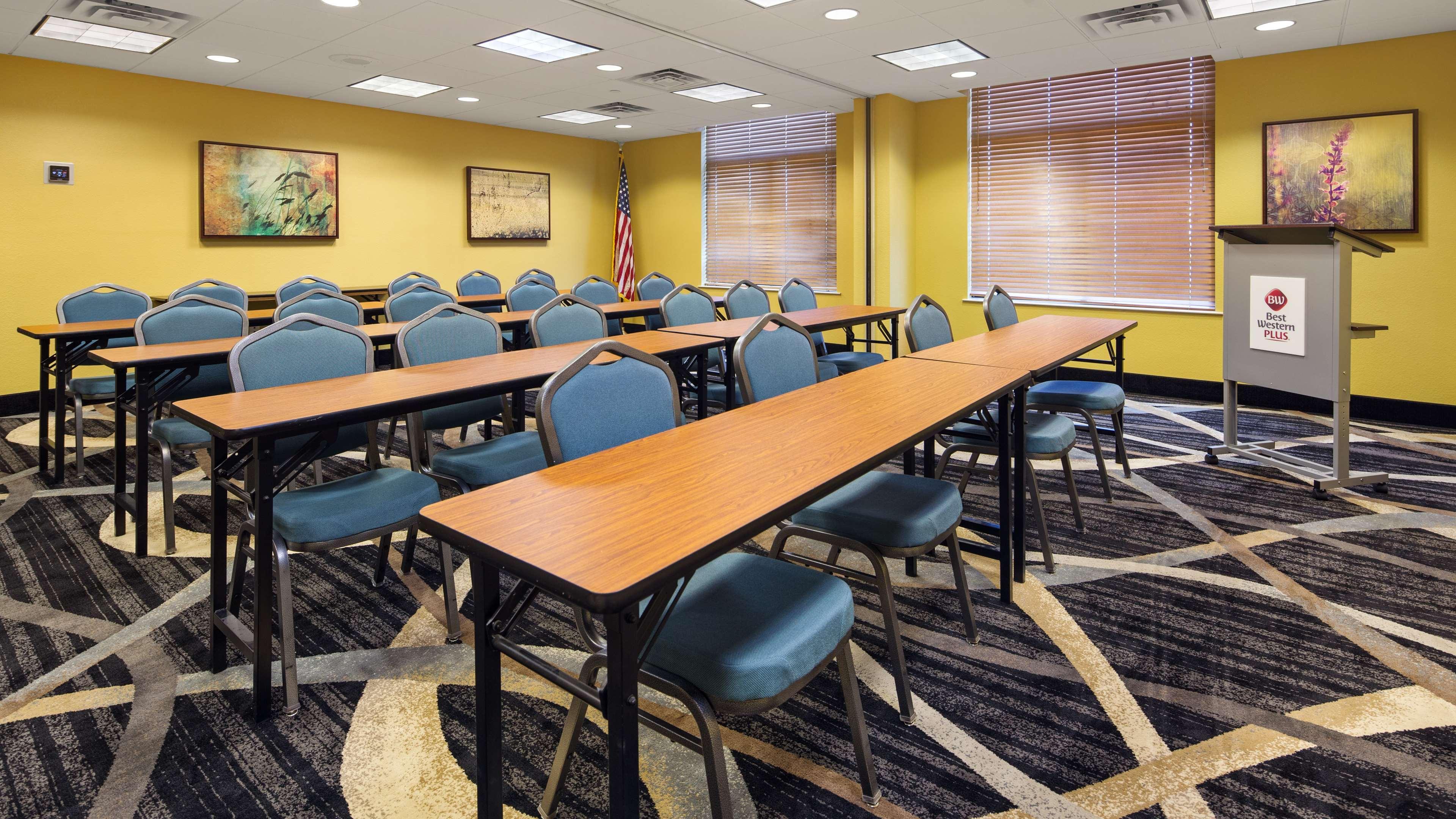 Best Western Plus Birmingham Inn & Suites Bagian luar foto