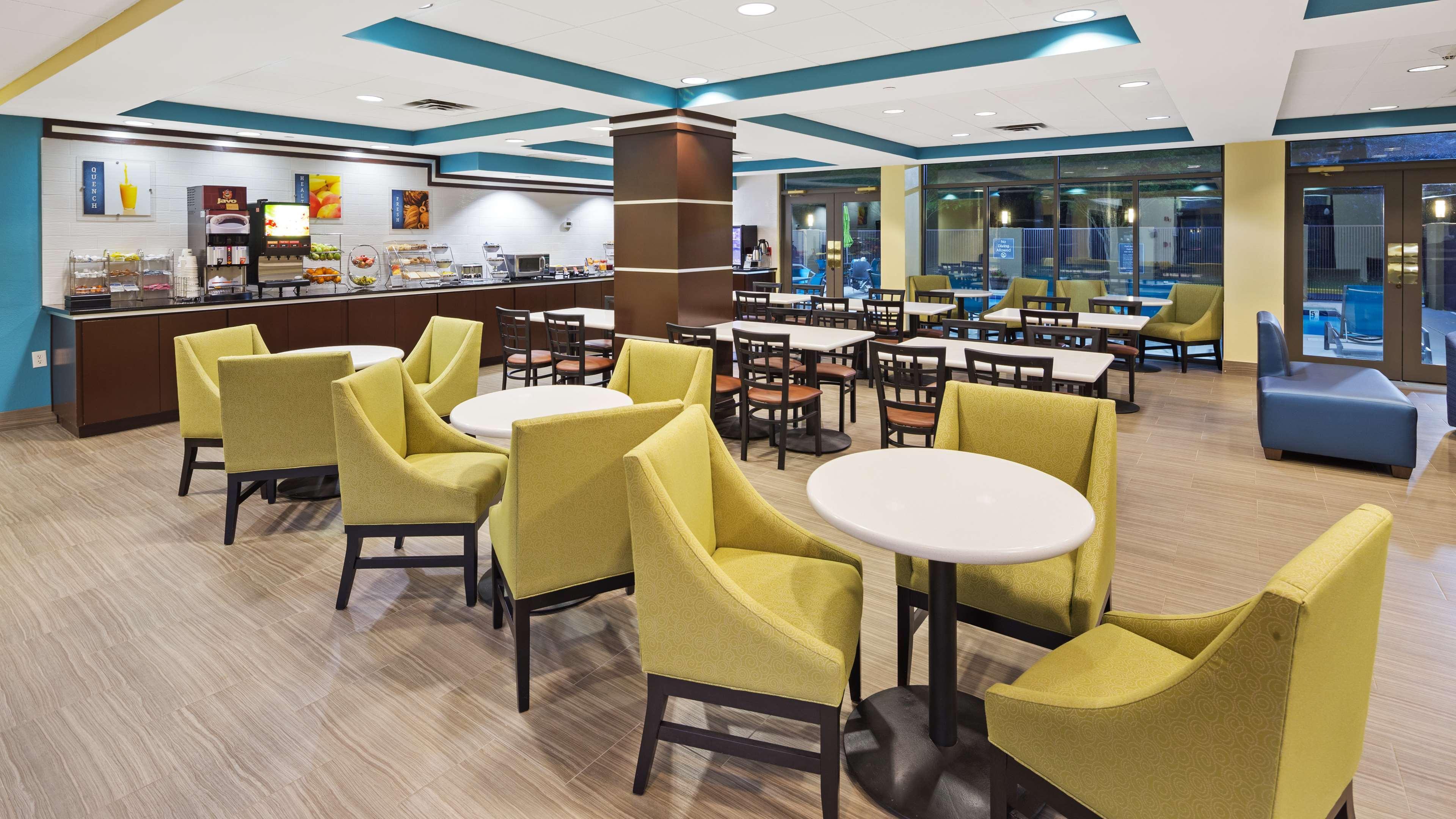 Best Western Plus Birmingham Inn & Suites Bagian luar foto