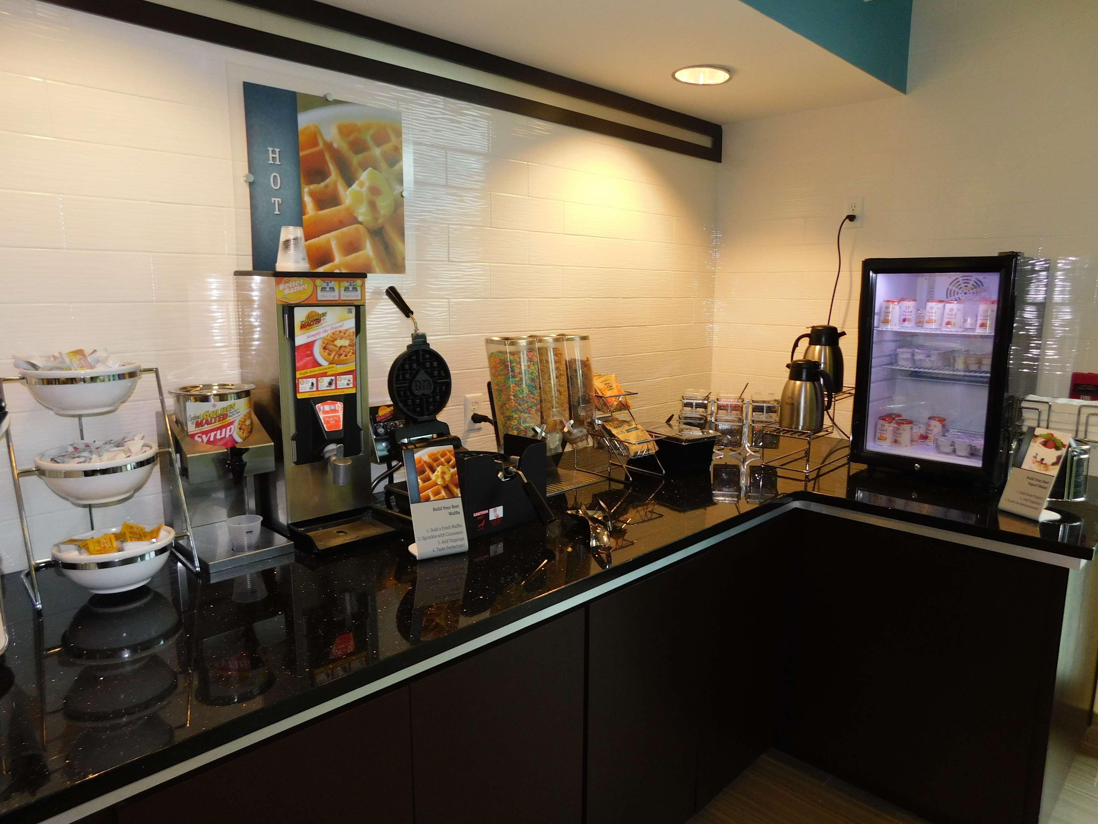 Best Western Plus Birmingham Inn & Suites Bagian luar foto