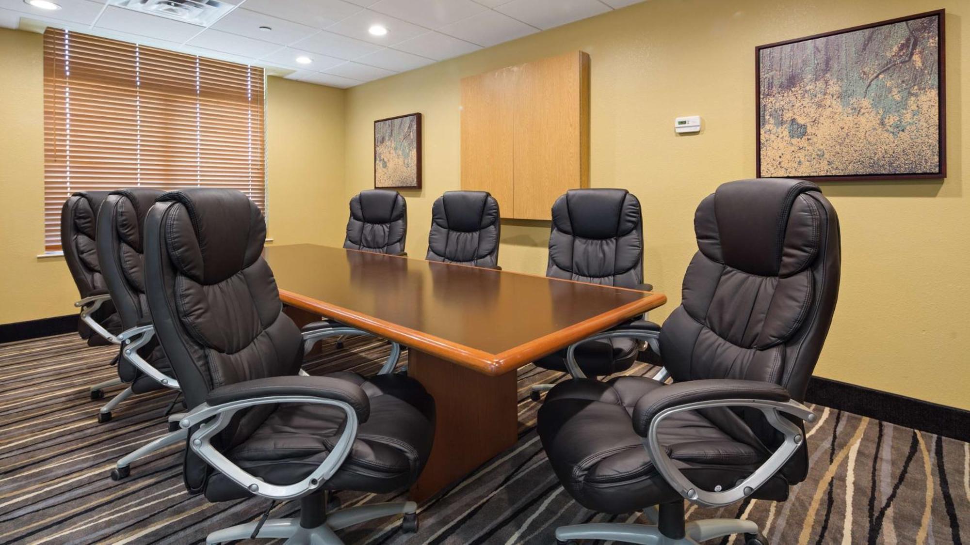 Best Western Plus Birmingham Inn & Suites Bagian luar foto