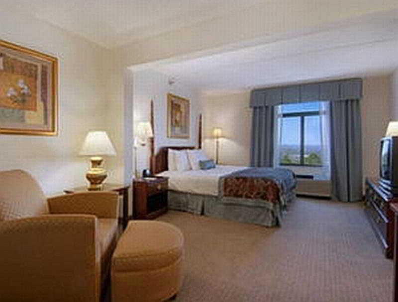 Best Western Plus Birmingham Inn & Suites Bagian luar foto